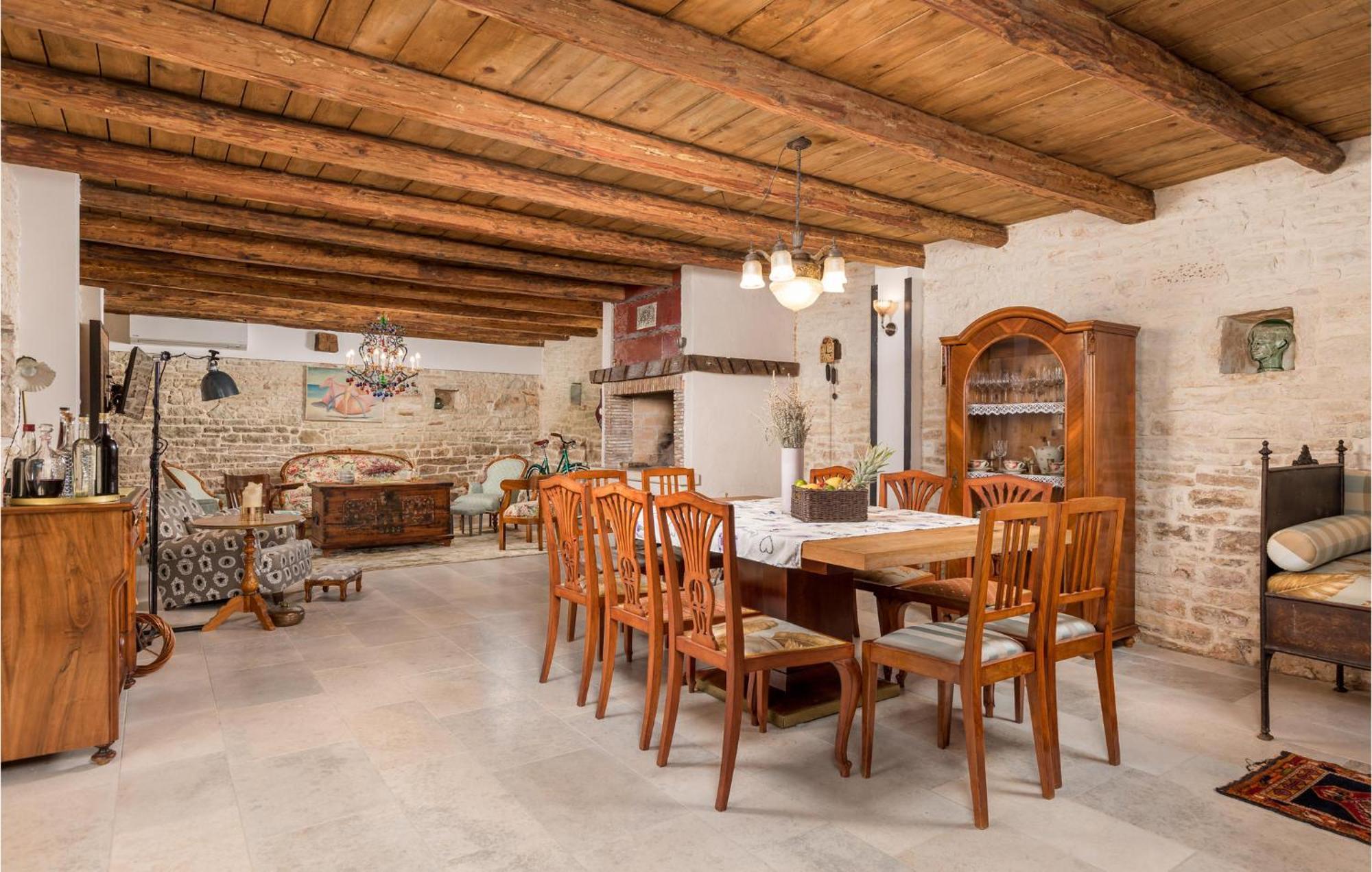 Amazing Home In Foli With Kitchen Екстер'єр фото
