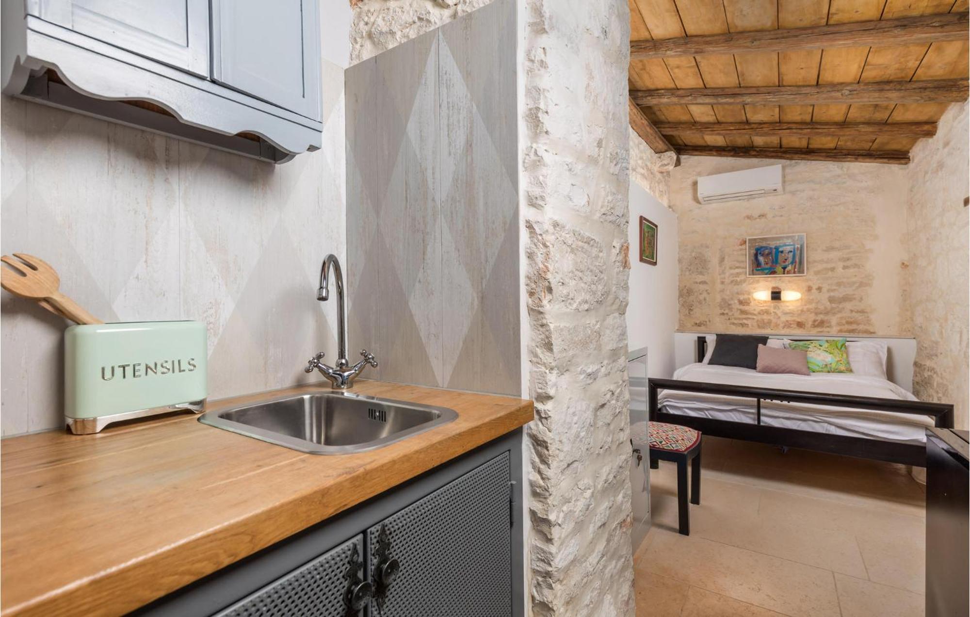 Amazing Home In Foli With Kitchen Екстер'єр фото